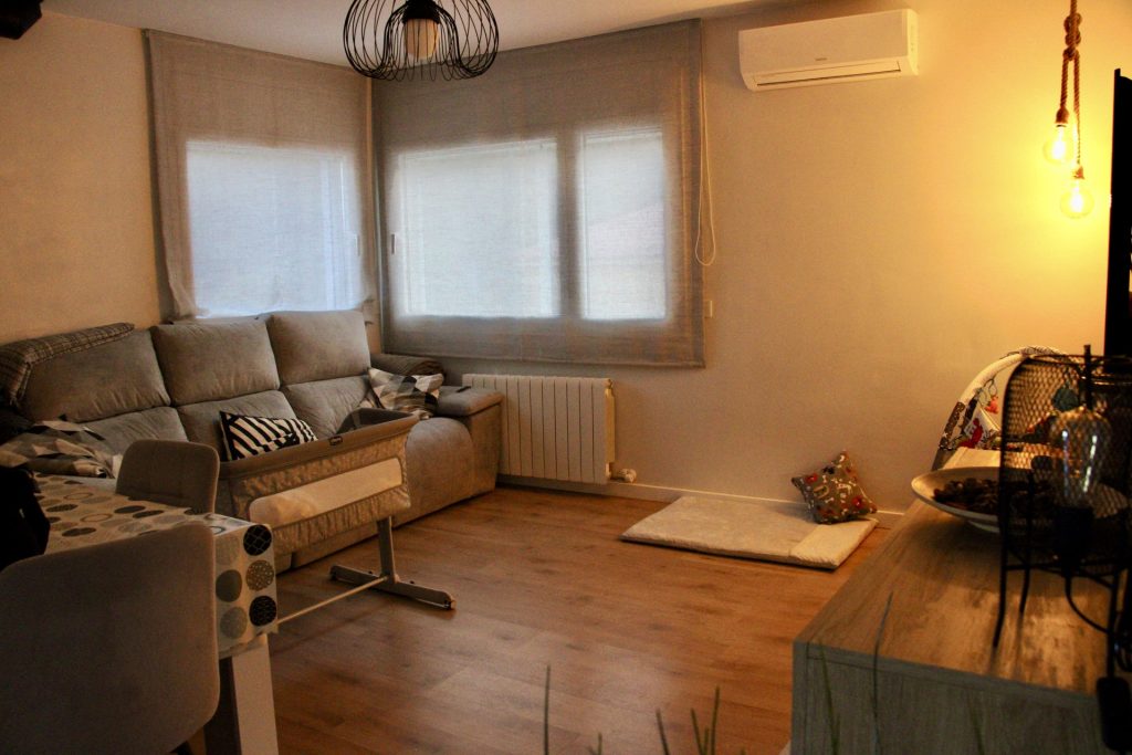 Comedor moderno finalizado por la empresa de reformas integrales Jesman Construcciones